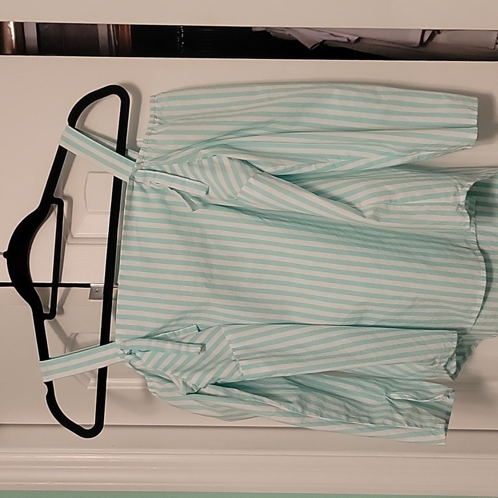 Crown and Ivy Top Size XS